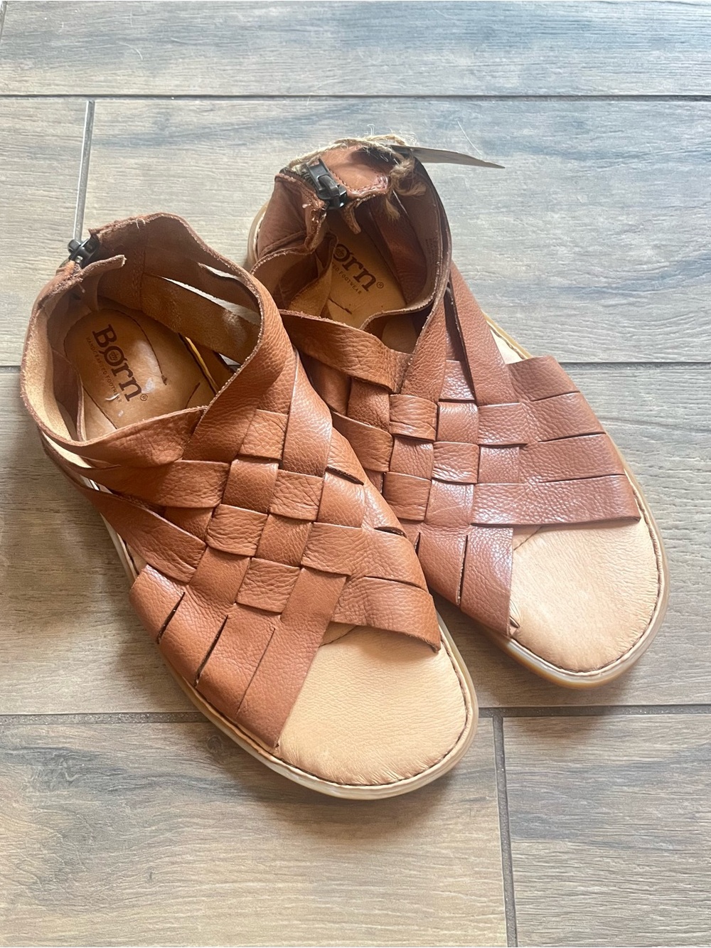 NWT Iwa Brown sandals 7